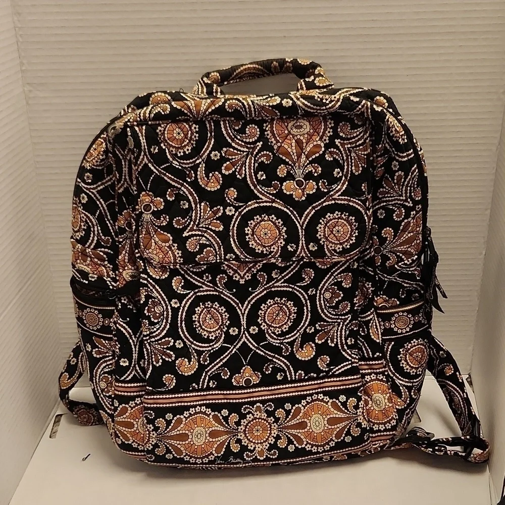 Vera Wang Backpack quilted has piping edge wear see pics Flaws